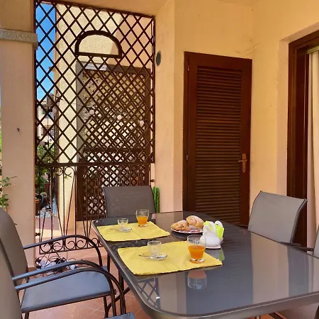 Casa Sibilla. Con Giardino E Piscina. Olbia